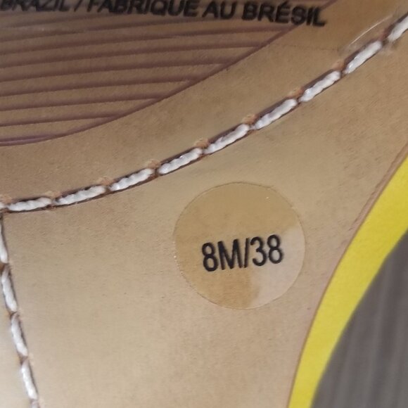 Vince Camuto Kareenat Sandal, Yellow Suede, Womens Size 8 M / 38 - Picture 8 of 8